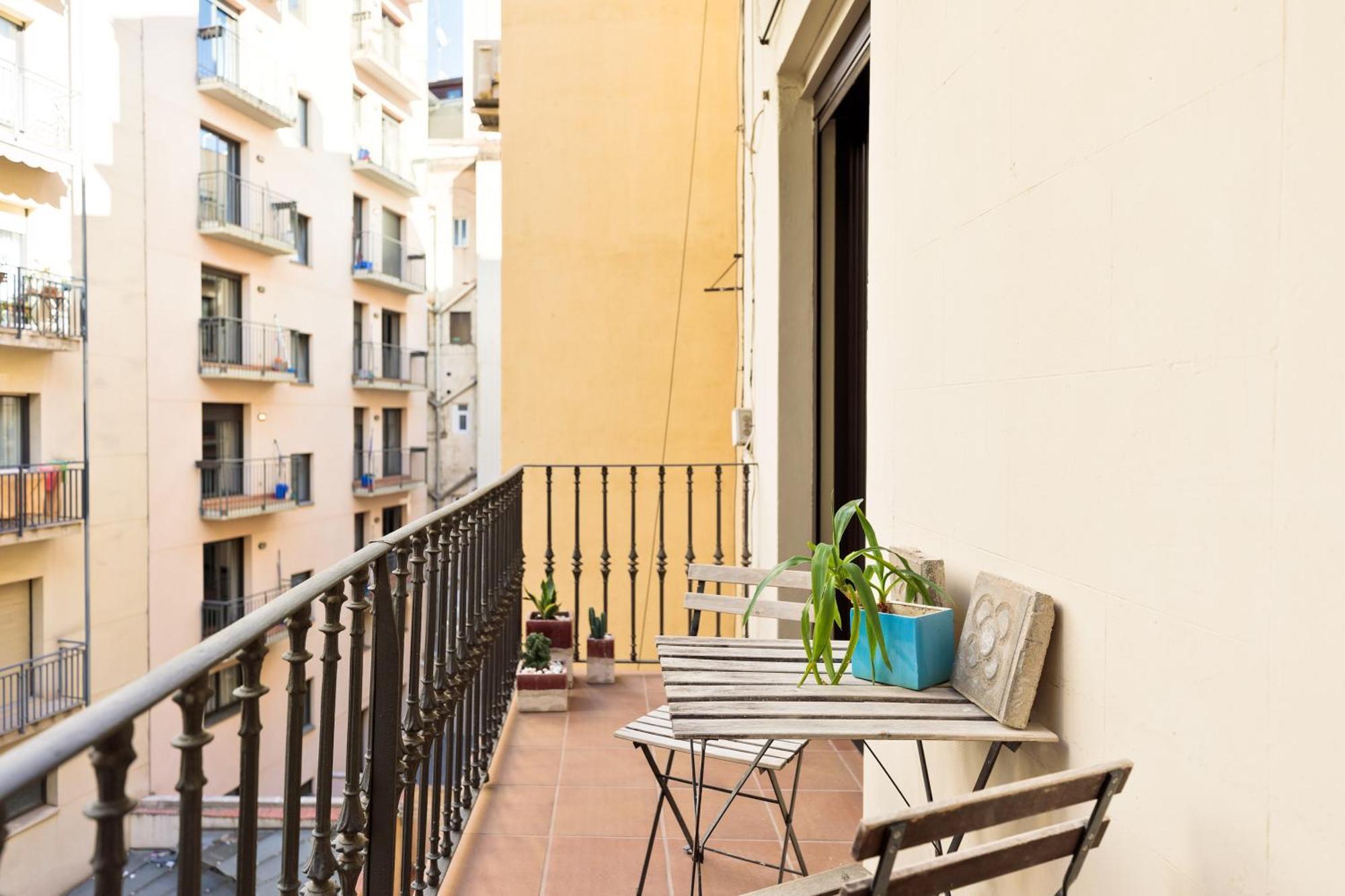 Enjoy Montserrat Boutique In Eixample Barcelona