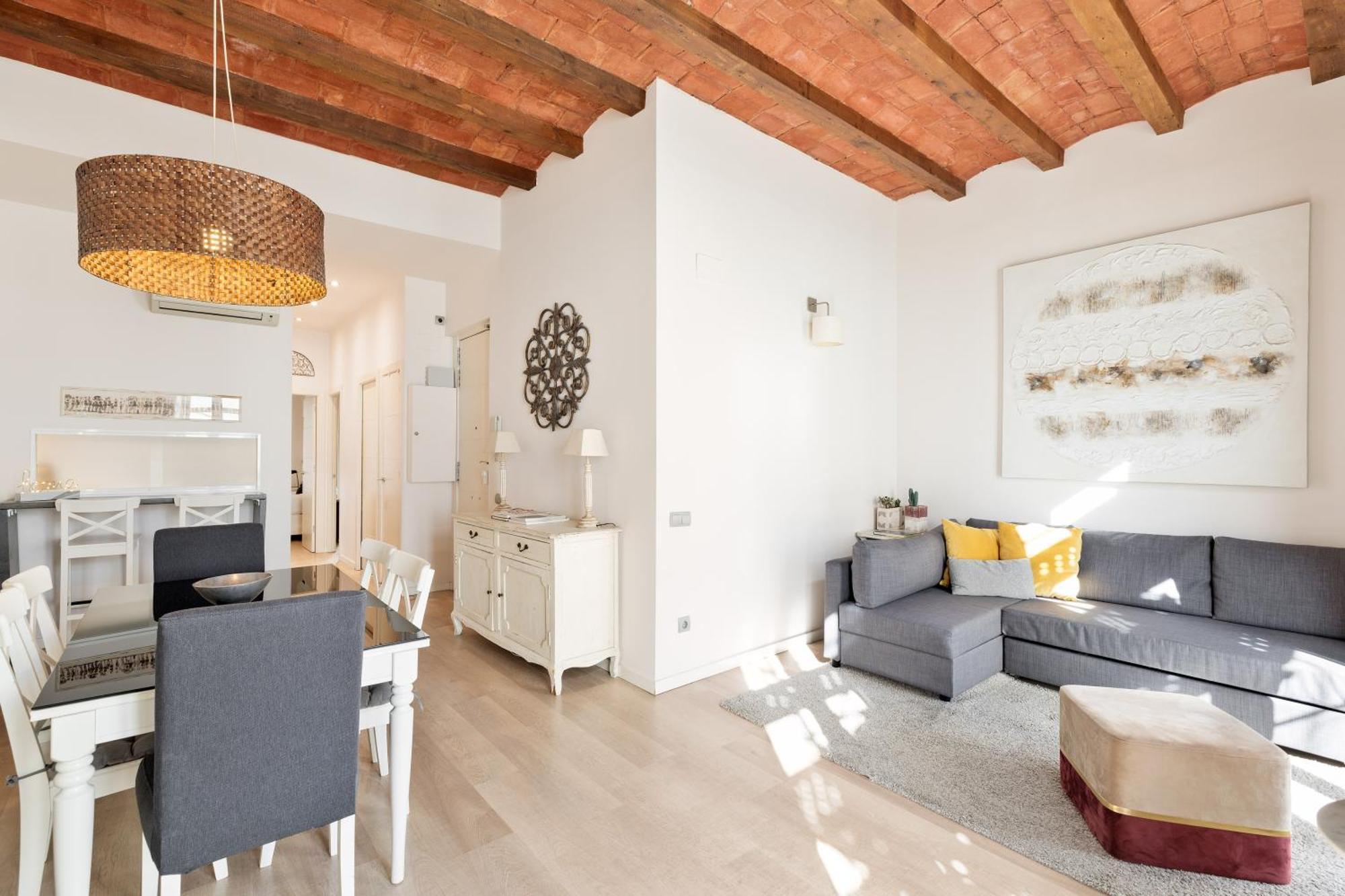 Enjoy Montserrat Boutique In Eixample *