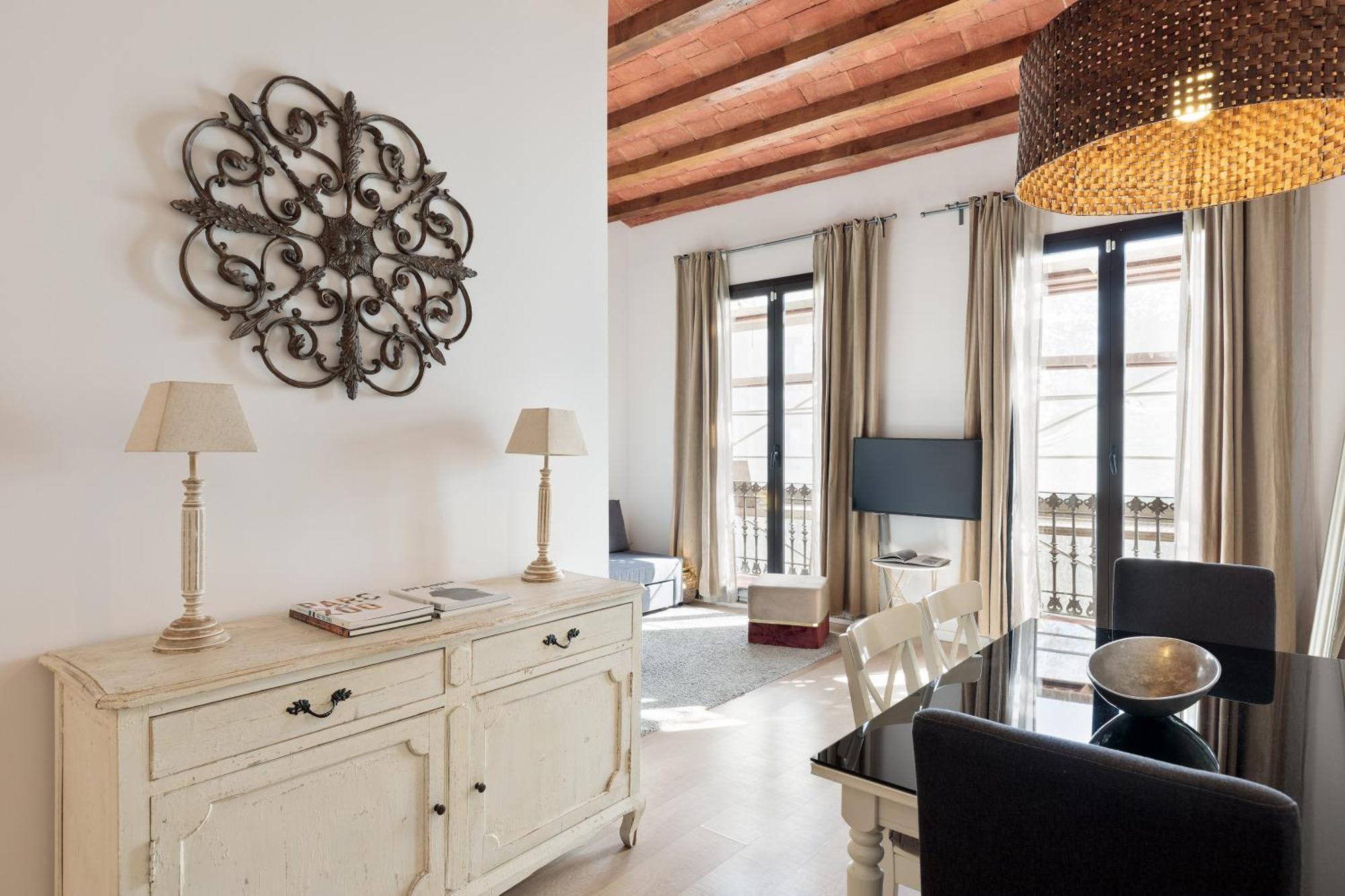 Enjoy Montserrat Boutique In Eixample